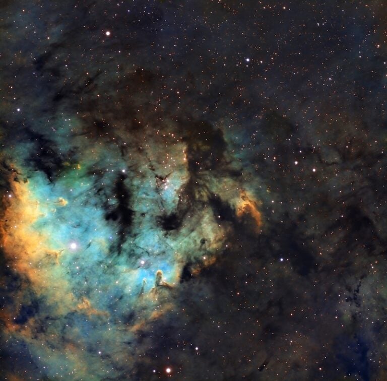эмиссионная туманность NGC 7822