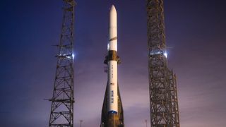 Первый новый продукт от Blue Origin Ракета Glenn на стартовой площадке на станции космических войск на мысе Канаверал.